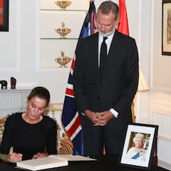 ¿Qué españoles van a la coronación de Carlos III y qué pasará con el rey Juan Carlos I?