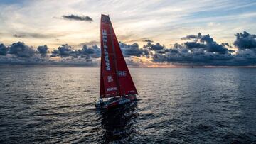 El 'Mapfre' sigue acercándose a pesar de los Doldrums