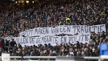 La Policía denuncia a 54 ultras del Ajax armados con cuchillos