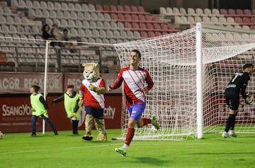 Diego Esteban celebrando el 1-0 de penalti frente al Fuenlabrada.