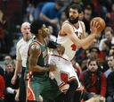 Pau Gasol (15-10) y Mirotic (16-14) lideran la victoria de los Bulls