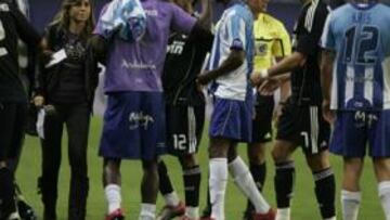 <b>DECEPCIÓN. </b>Los jugadores del Málaga abandonaron el campo con el semblante serio.