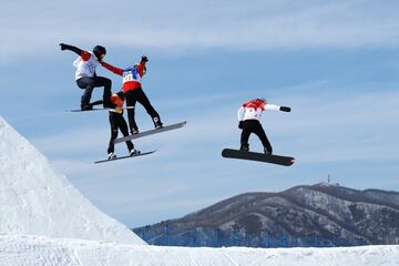 Regino Hernández durante la semifinal de snowboardcross.