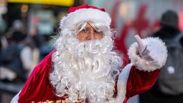 En esta época decembrina, la mayoría de los centros comerciales tienen un Santa Claus para tomarse fotos. Este es su salario por hora.