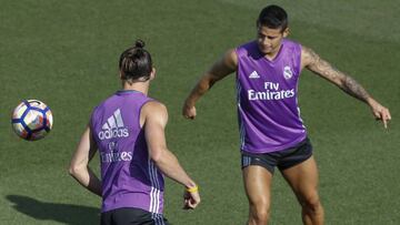 James Rodr&iacute;guez y Bale, durante un entrenamiento del Madrid.