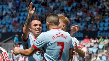 Maxi Gómez, Iago Aspas y Daniel Wass celebran el 1-1 marcado por el delantero uruguayo contra el Levante.