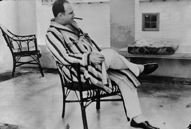 Al Capone, célebre gánster estadounidense y líder de la Mafia de Chicago durante la era de la Ley Seca, falleció el 25 de enero de 1947 a los 48 años, tras años de deterioro físico causado por la neurosífilis.