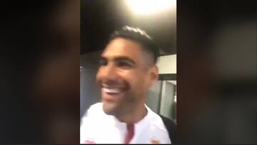 Falcao habla con hincha del Galatasaray que lo intenta convencer para que fiche