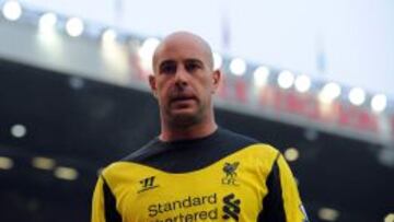 Pepe Reina portero del Liverpool y de la sección española de fútbol.