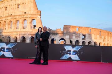 El actor Vin Diesel poses junto a Meadow Rain Walker, hija del fallecido Paul Walker, coprotagonista de las primeras cintas de la saga junto a Vin Diesel.