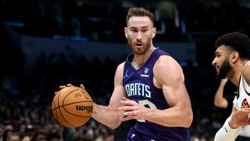 CHARLOTTE, NORTH CAROLINA - DECEMBER 23: Gordon Hayward #20 of the Charlotte Hornets drives to the basket during the first half of an NBA game against the Denver Nuggets at Spectrum Center on December 23, 2023 in Charlotte, North Carolina. NOTE TO USER: User expressly acknowledges and agrees that, by downloading and or using this photograph, User is consenting to the terms and conditions of the Getty Images License Agreement.   David Jensen/Getty Images/AFP (Photo by David Jensen / GETTY IMAGES NORTH AMERICA / Getty Images via AFP)