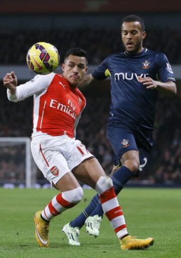 Alexis Sánchez se llevó los abrazos y los aplausos en la nueva victoria del Arsenal ante el Southampton. 