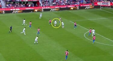 Isco lleva la contraria a Zidane, James le da la razón