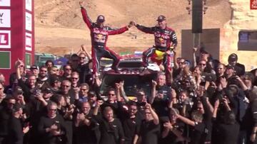 El momento más esperado: así entró Sainz en el podio del Dakar