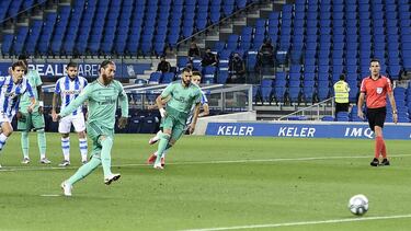 Real Madrid went top of LaLiga on Sunday night with a 1-2 win over Real Sociedad, but all the attention focused on three controversial decisions, confirmed by the VAR.