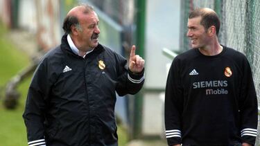 Del Bosque y Zidane, en la temporada 2002-03, en la que el primero era entrenador y el segundo jugador del Real Madrid.