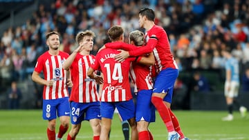 Los jugadores del Atlético de Madrid celebran el gol de su equipo durante el encuentro correspondiente a la décima jornada de LaLiga EA Sports ante el Celta de Vigo.