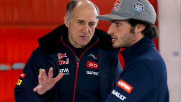 Franz Tost junto a Carlos Sainz.