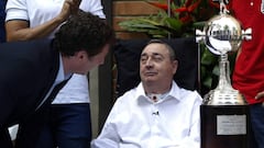 "El Profe" y la Copa: Conmebol le entrega trofeo de Libertadores