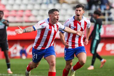 El Algeciras sigue volando en casa