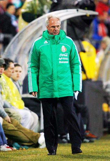 El que fuera entrenador de la Selección Mexicana entre 2007 y 2009 no quedó muy contento de venir a territorio azteca, pues luego de varios meses fuera del Tri señaló "Es un montón de política. Lo que aprendí es no volver a aceptar un trabajo en un lugar tan politizado".