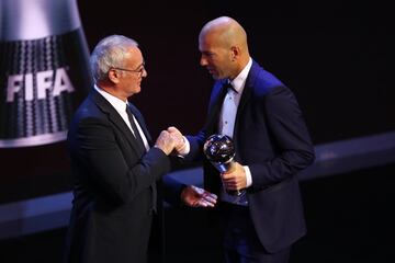 Zinedine Zidane se lleva el The Best al entrenador de la FIFA.