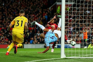 Manchester United y Manchester City se enfrentaron en la jornada por la Premier League. El partido terminó 2-0 a favor del equipo dirigido por Pep Guardiola. 