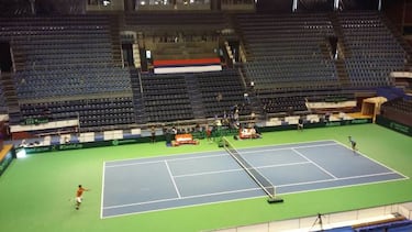 Djokovic toma el parqué de baloncesto del mítico Pionir