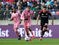 BALTIMORE, MARYLAND - MARCH 07: Rodrigo De Paul #7 of Inter Miami CF runs with the ball whilst under pressure from Gabriel Pirani #10 of D.C. United during the MLS match between D.C. United and Inter Miami CF at M&T Bank Stadium on March 07, 2026 in Baltimore, Maryland. Scott Taetsch/Getty Images/AFP (Photo by Scott Taetsch / GETTY IMAGES NORTH AMERICA / Getty Images via AFP)