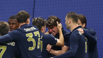 Soccer Football - Champions League - RB Leipzig v Juventus - Red Bull Arena, Leipzig, Germany - October 2, 2024 Juventus' Dusan Vlahovic celebrates scoring their first goal with teammates REUTERS/Lisi Niesner