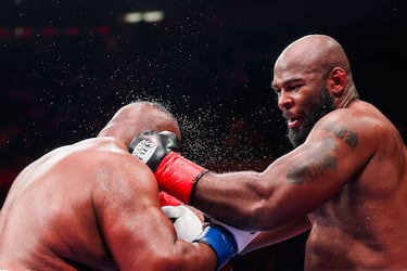 Esto provocó que se quedara al descubierto una gran calva. 