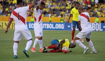 Su derrota ante Perú en casa le acumuló cuatro caídas de forma consecutivas en las clasificatorias de Conmebol. Con 20 puntos marcha en octavo de la tabla, a tres puestos del repechaje. A falta de dos juegos por disputar, cada vez cuenta con menos oportunidades de asistir a Rusia 2018.