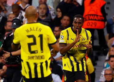 0-2. Jamie Bynoe-Gittens celebra el segundo que marca en el minuto 33 de partido.
