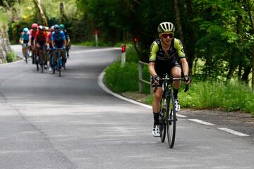 Simon Yates ataca en los últimos kilómetros