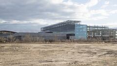 Justo al lado del nuevo estadio del Atl&eacute;tico aparece el abandonado Centro Acu&aacute;tico y los terrenos sin urbanizar.