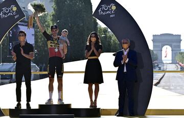 Wout van Aert de Bélgica, ganador de la última etapa del Tour de Francia 2021