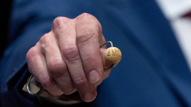 ¿Me pueden quitar o bajar la pensión de jubilación si gano un premio ‘gordo’ de la Lotería de Navidad? Esto dice la Ley en España