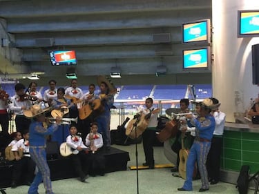 Los Marlins celebraron la noche de la herencia mexicana con dramática victoria