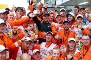 Sergio Pérez junto a sus compañeros de Force India.