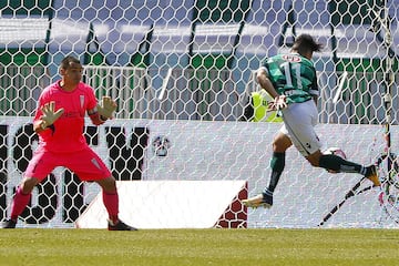 Lo mejor de la agónica igualdad de Wanderers ante la UC