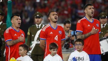 Futbol, Chile vs Paraguay.
Partido amistoso 2023.
Los jugadores de Chile Gary Medel, Gabriel Suazo, Paulo Diaz es fotografiado durante el partido amistoso contra Paraguay disputado en el estadio Monumental en Santiago, Chile.
27/03/2023
Jonnathan Oyarzun/Photosport

Football, Chile vs Paraguay.
2023 friendly match.
Chile's players Gary Medel, Gabriel Suazo, Paulo Diaz are pictured during the friendly match against Paraguay at the Monumental stadium in Santiago, Chile.
27/03/2023
Jonnathan Oyarzun/Photosport