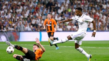 Soccer Football - Champions League - Group F - Real Madrid v Shakhtar Donetsk - Santiago Bernabeu, Madrid, Spain - October 5, 2022 Real Madrid's Rodrygo shoots at goal REUTERS/Susana Vera