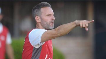 Lucas Bernardi dejó de ser técnico de Estudiantes