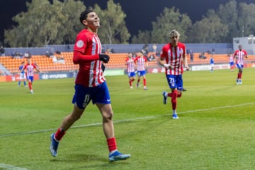 El Jebari celebra un gol al Linares.