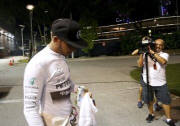 Abandono de Lewis Hamilton.