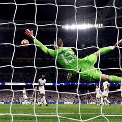 Lunin camina sobre el alambre