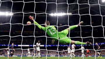 Soccer Football - Champions League - Quarter Final - First Leg - Real Madrid v Manchester City - Santiago Bernabeu, Madrid, Spain - April 9, 2024 Manchester City's Josko Gvardiol scores their third goal passed Real Madrid's Andriy Lunin REUTERS/Juan Medina