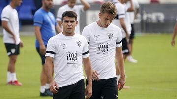 Paulino, junto a V&iacute;ctor G&oacute;mez durante un entrenamiento del M&aacute;laga.