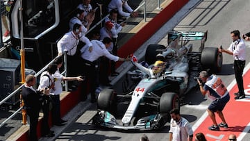 MONTREAL, QC - JUNE 11: Race winner Lewis Hamilton of Great Britain and Mercedes GP is congratulated by Mercedes GP Executive Director Toto Wolff in the Pitlane during the Canadian Formula One Grand Prix at Circuit Gilles Villeneuve on June 11, 2017 in Montreal, Canada. Mark Thompson/Getty Images/AFP
== FOR NEWSPAPERS, INTERNET, TELCOS & TELEVISION USE ONLY ==