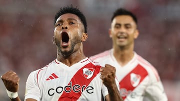 Miguel Borja anota en la victoria de River sobre Barracas Central